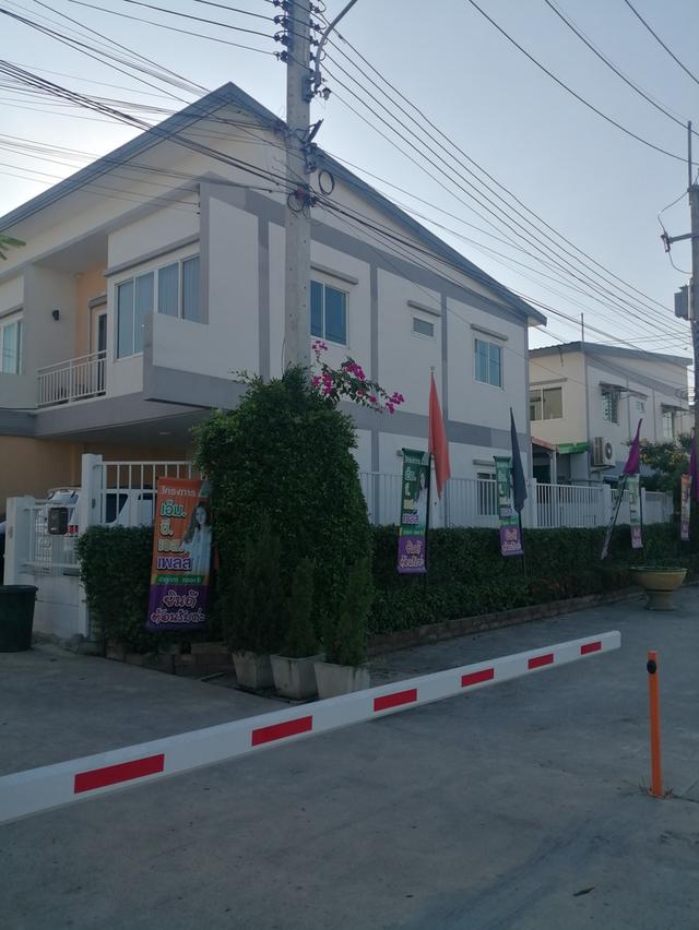 ทาวน์เฮ้าส์ขนาดใหญ่33ตรว. ลำลูกกา ใกล้ขึ้นมอเตอร์เวย์คลอง5 6