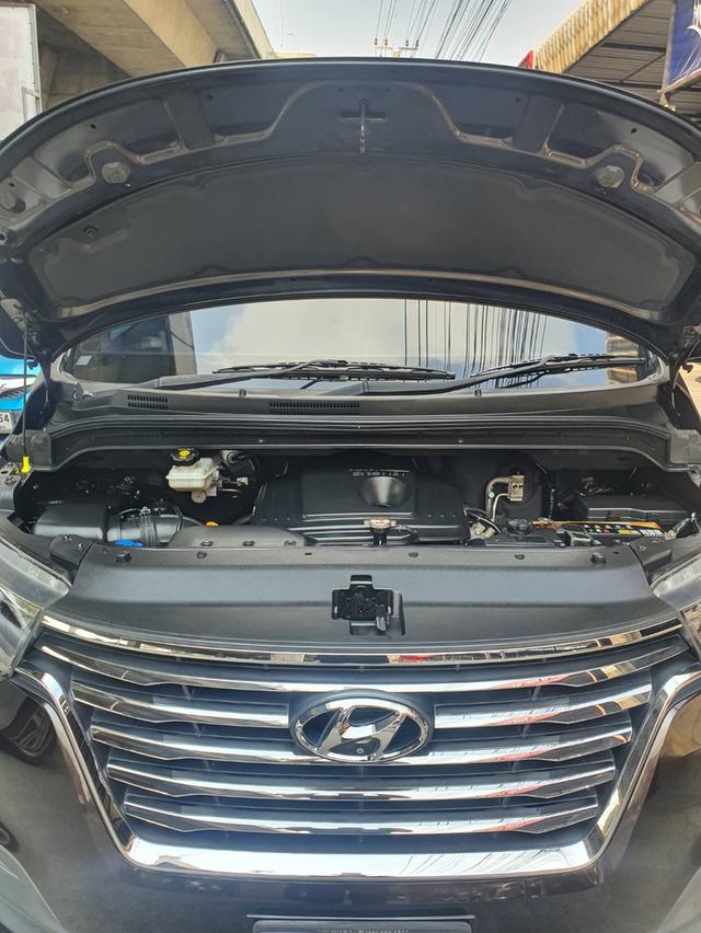 Hyundai H-1 2.5 Deluxe ปี 2019 สีน้ำตาลดำ รถมือ1 เช็คศูนย์ 9