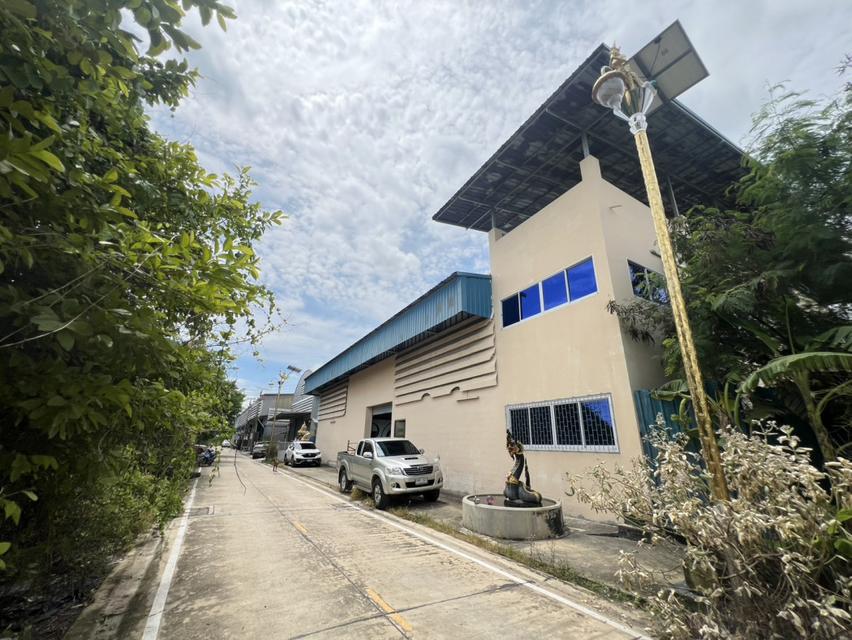 ขายโรงงาน เหมาะทำทั้งโรงงานและโกดัง อยู่ซอยกิ่งแก้ว 64 ใกล้สนามบินสุวรรณภูมิเพียง 2.6 กม. 2