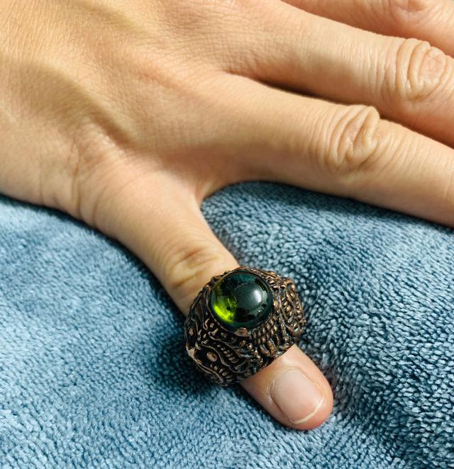 แหวนอสุรินทราหู ขนาดไซต์52 หัวแหวนเป็นเพรชพญานาคสีเขียวส่อง 4