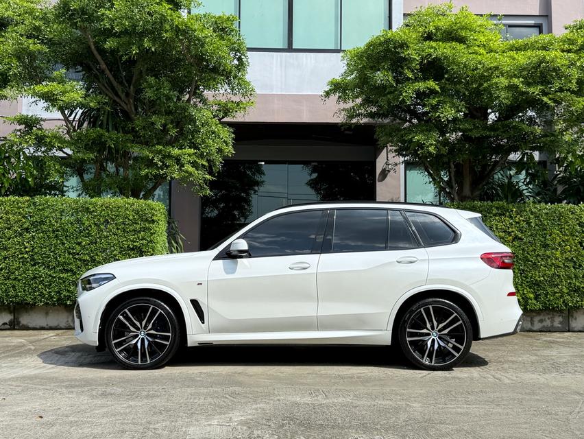 2020 BMW X5 30D MSPORT รถมือเดียวออกป้ายแดง รถวิ่งน้อย เข้าศูนย์ตามระยะ รถไม่เคยมีอุบัติเหตุครับ