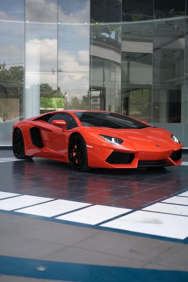 Lamborghini Aventador LP700-4 สีส้ม 3