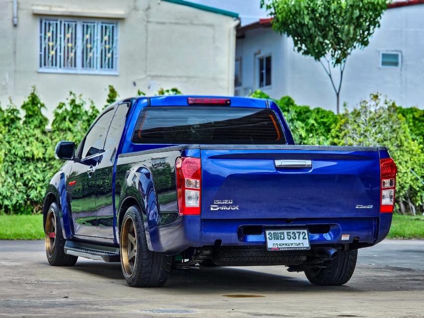 Isuzu  8