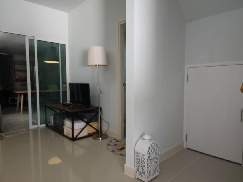 หมู่บ้าน เดอะคัลเลอร์วงแหวน รามอินทรา2 ซ.สุเหร่าคลองหนึ่ง 15 บางชัน คลองสามวา กทม. ขนาด 25.90\ตารางวา 3นอน 2ห้องน้ำ เตียง +แอร์ 2ห้องนอน พร้อมต่อเติ 13