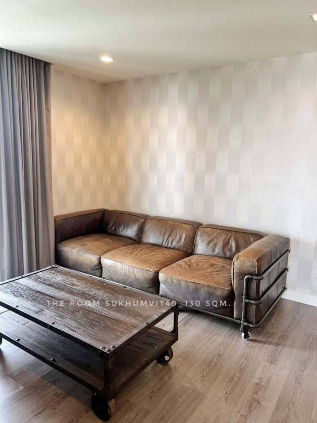 ให้เช่า คอนโด available now VIP unit 4 bedrooms THE ROOM สุขุมวิท 40 130 ตรม. located in Ekkamai-Thonglor area good loca 2
