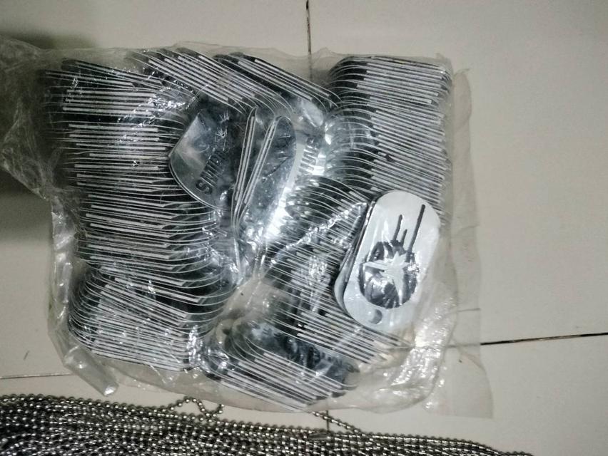 สร้อยคอล็อคเก็ต ขายเหมาทั้งเซ็ท เอาไปขายเอากำไรต่อ 250 รวมส่ง 2