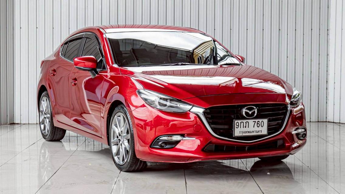 MAZDA MAZDA3 2.0 S ปี 2019 จด 2020 สีแดง โฉม ปี14-19 4Dr