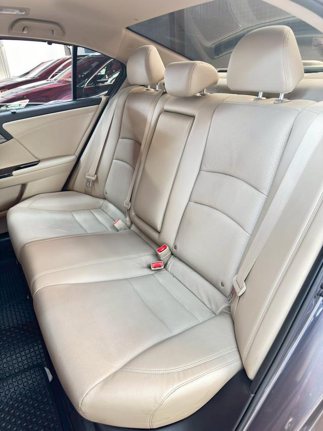 HONDA ACCORD 2.4 EL ปี2017 รถมือเดียว ออกห้างป้ายแดง บุ๊คครบ เช็คศูนย์ทุกระยะ 12