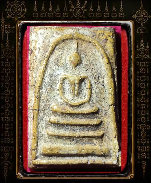 สมเด็จวัดระฆัง พิมพ์ใหญ่ เกศทะลุซุ้ม เนื้อปูนเปลือกหอย แก่มวลสาร ปี2399-2407 มองไกลแห้ง มองใกล้ช่ำ