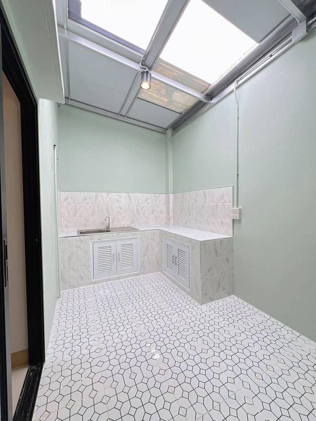 หมู่บ้านวงศ์ชัยนคร  บางรักใหญ่ นนทบุรีทาวน์เฮาส์ 2 ชั้น ทำเลติดรถไฟฟ้าสายสีม่วงสถานีบางรักใหญ่เพียง 800เมตร  ซอยป่าไม้อุทิศ บางรักใหญ่ นนทบุรี ทำเลดี 9