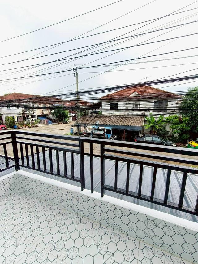 ทาวน์เฮาส์รีโนเวทใหม่ หมู่บ้าน KC รามอินทรา 2 | รหัส ST002 📍 ถนนเมน ทำเลค้าขาย เยื้องซอย 12 ในโครงการ 💥 หลังบ้านวิวธรรมชาติ 🍀 17