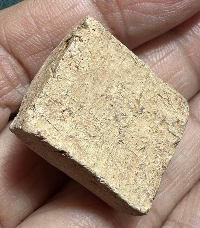 พระเนื้อดินเผาพิมพ์ซุ้มเส้นลวด หลวงพ่อโต วัดโพธิ์ศรีเจริญ สุพรรณบุรี (หลวงพ่อมุ่ยร่วมเสก) รูปที่ 4