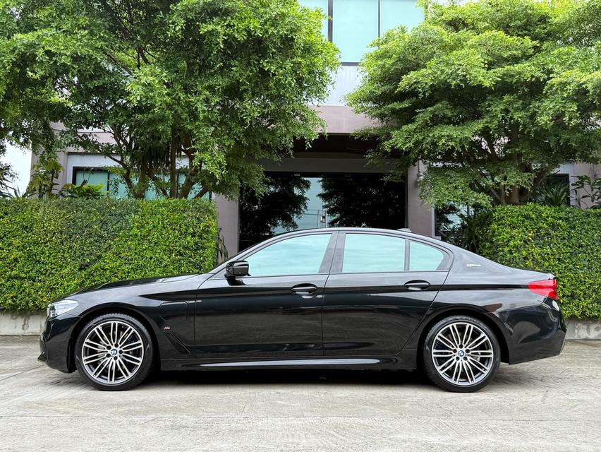 2019 BMW 530e MSPORT รถมือเดียวออกป้ายแดง รถวิ่งน้อยเพียง 90,000 กม รถเข้าศูนย์ทุกระยะ ไม่เคยมีอุบัติเหตุครับ 5