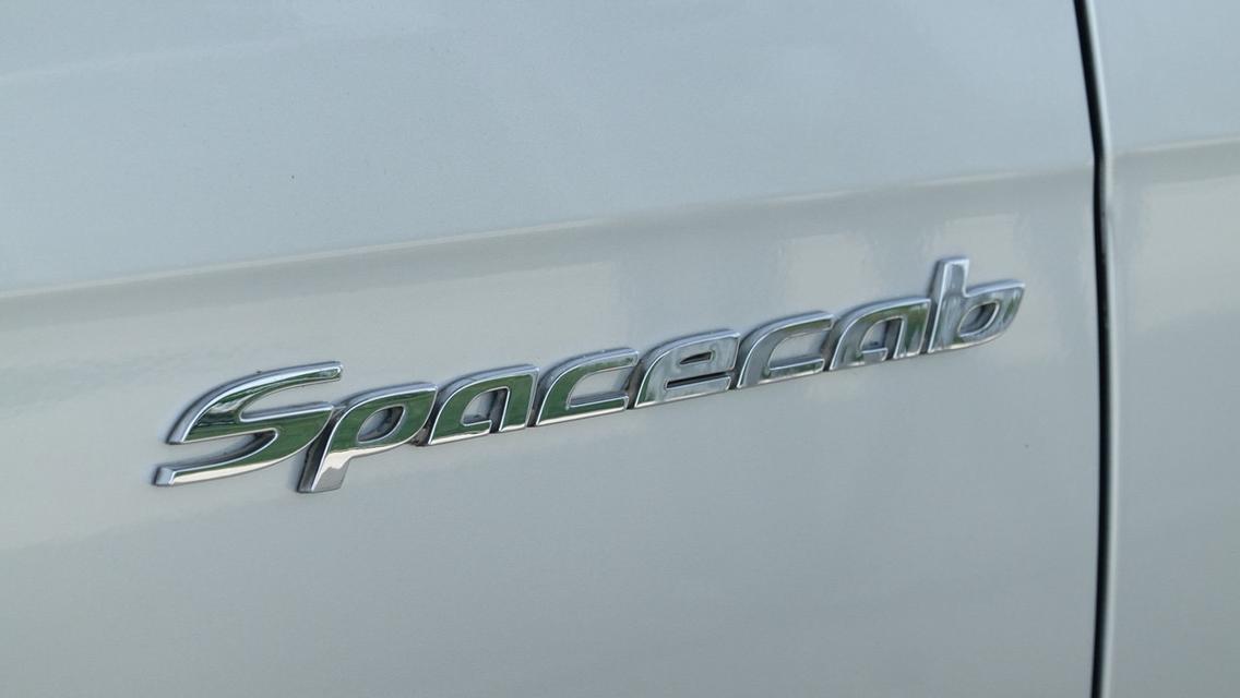 ISUZU DMAX Space Cab MT ปี 2018 สีเงิน