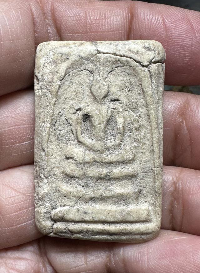 พระสมเด็จพิมพ์ใหญ่ เนื้อเก่าๆ