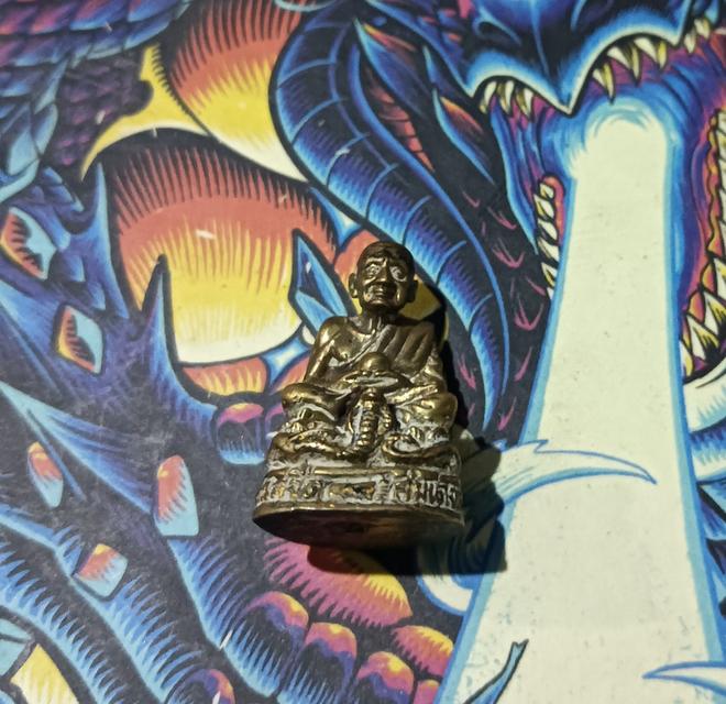 รูปหล่อสมเด็จพุฒาจารย์โตหลวงปู่ทวด รุ่นเหยียบบน้ำทะเลจืด อกอุดมวรสาร