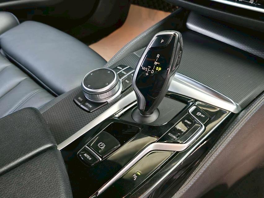 รหัสรถ WMT53 BMW 520d M Sport LCI G30 ปี 2023 13