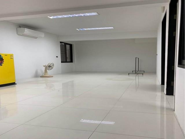 PB5933ขาย ทาวน์เฮ้าส์ 2 ชั้น ลาดพร้าว 26 ใกล้ MRTลาดพร้าวเพียง 500 เมตร เดินทางสะดวก เข้าออกได้หลายเส้นทาง 4