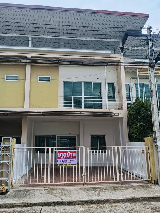 ขายบ้านทาวน์เฮาส์ 2ชั้น  หมู่บ้านวพีวิลเลจ  อยู่ติดถนนเส้นหลัก ทางไประยอง 1