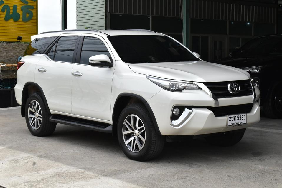 TOYOTA FORTUNER  2.8 AT 4WD ปี 2016 สีขาว 3