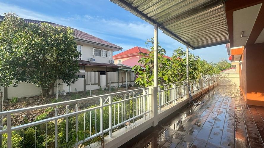 U1389 ให้เช่าบ้านเดี่ยว 2 ชั้น หมู่บ้านฟลอร่าวิวล์ สุวินทวงศ์ 38 ถนนฉลองกรุง61 บ้านติดคลองหลังบ้าน บรรยากาศธรรมชาติ ทำเลดีเดินทางสะดวก เข้าออกได้ 2 ท 3