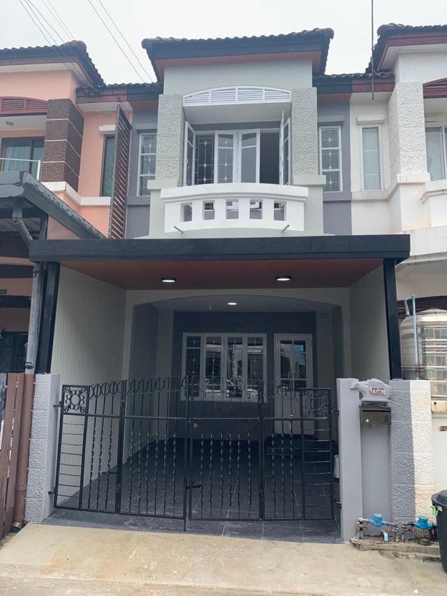 ขาย : ทาวน์เฮาส์ 2 ชั้น เนื้อที่ 18 ตรว, หมู่บ้านบุศรินทร์ พหลโยธิน 54/1 