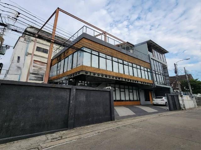 ให้เช่า อาคาร 3 ชั้น 700 ตรม หลังมุม มีดาดฟ้า ติวานนท์ 14 ใกล้ MRT กระทรวงสาธารณสุข ทำเลดี ใจกลางนนทบุรี