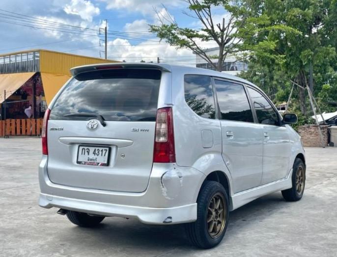 Toyota Avanza สีขาว 5