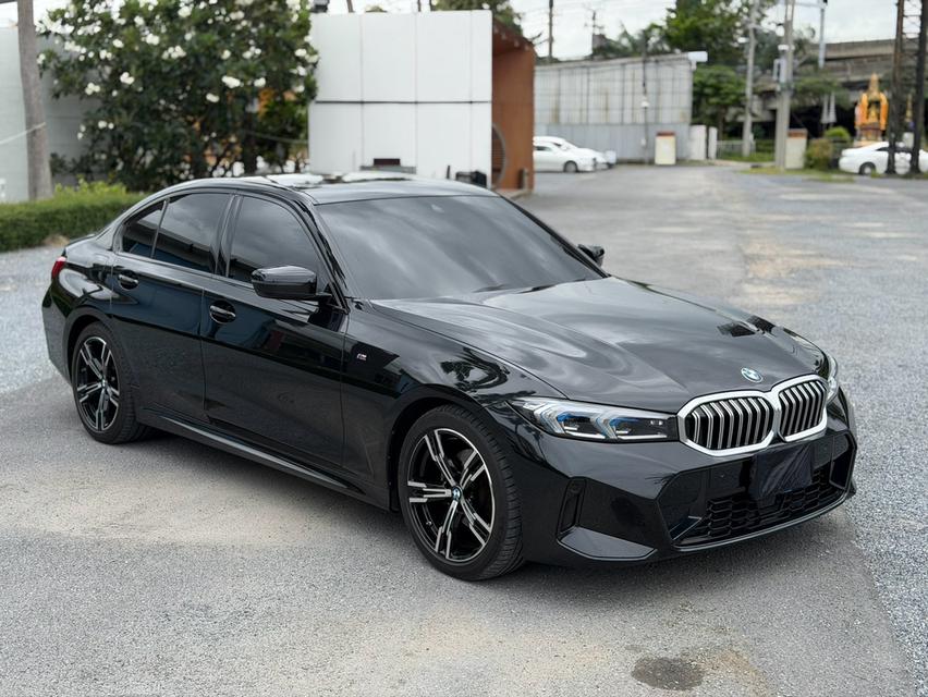 BMW 320d M Sport LCIปี 2023 ไมล์ 72,xxx kmราคา 1,590,000 บาทBSI: 28/12/2028 (5yrs/100,000km)Warranty: 281/12/2028 (5yrs/200,000km) รูปย่อยที่ 3