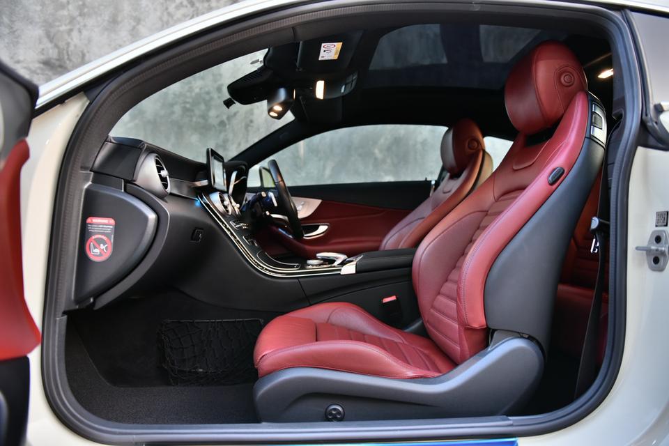 2016 แท้ Mercedes Benz C250 Coupé AMG Dynamic w205 สีขาว 🎖️ รูปที่ 9