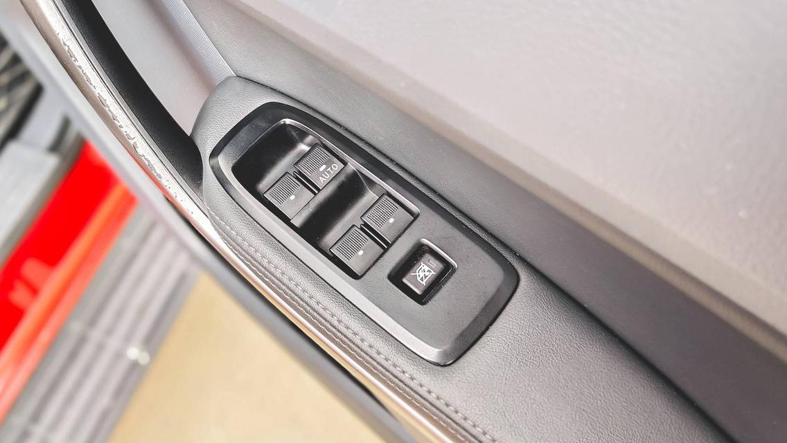 #FORD #EVEREST 2.2 TITANIUM A/T ปี 2017 จดทะเบียน 2018 🚘🔥 รถบ้าน | SUV 7 ที่นั่ง | เกียร์ออโต้❤️ สีแดงสวย โดดเด่น พร้อมใช้งาน📍 ไมล์ 226,464 กม. รูปที่ 8