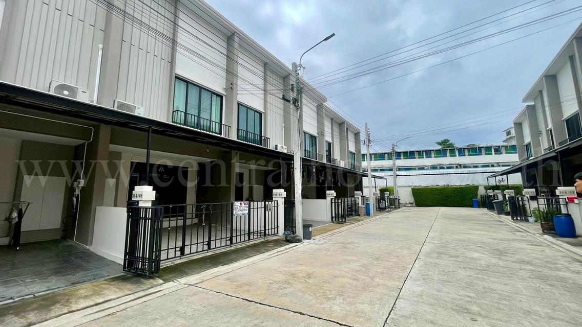 ทาวน์โฮม เฌอ วงแหวน - สาทร Built in พร้อมอยู่  2
