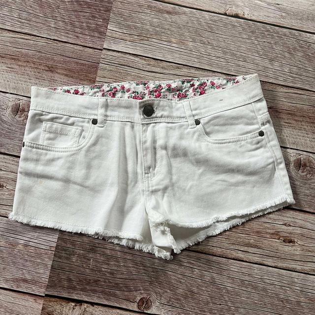 กางเกงยีนส์ขาสั้นมือสอง