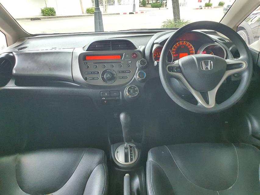 Honda Jazz 1.5V Auto ปี 2013 สีแดง รถมือ1 เช็คศูนย์ 4