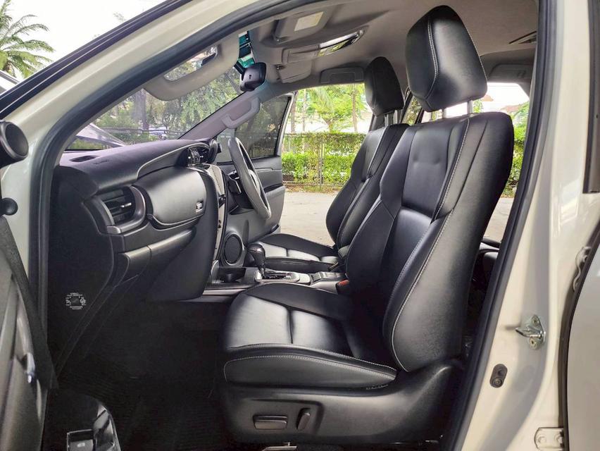 Toyota Fortuner 2.4 V 4WD AT ปี 2021 16