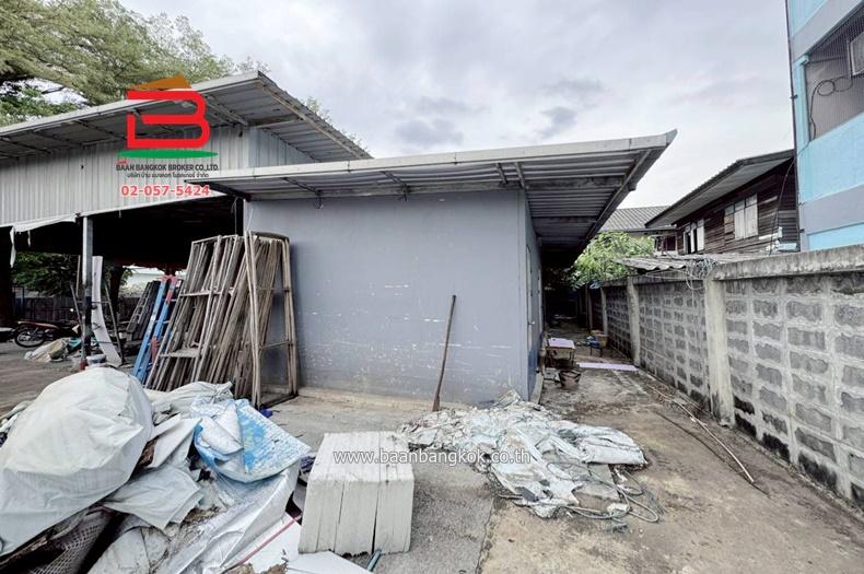 ที่ดินพร้อมสิ่งปลูกสร้าง ซอยลาดปลาเค้า 34 เนื้อที่ 104 ตรว. ใกล้ปั้มปตท.สาขาเกษตร-นวมินทร์ ถนนประเสริฐมนูกิจ แขวงจรเข้บัว เขตบางกะปิ กรุงเทพฯ 8