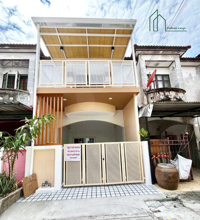 ทาวน์เฮาส์ หมู่บ้านปิยะวรารมย์ เฟส 3 ถนนบ้านกล้วย-ไทรน้อย รีโนเวทพร้อมอยู่ ฟรีโอน 1