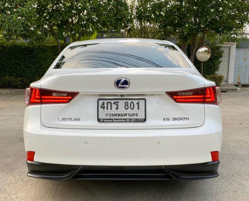 Lexus IS 300h สีขาวสภาพสวยๆ 4