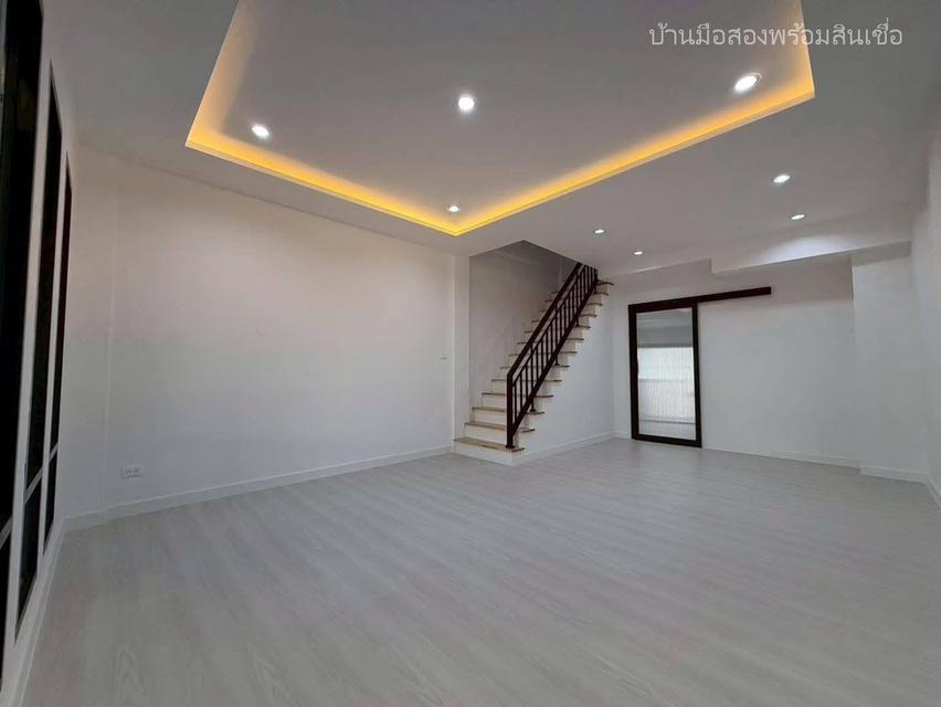 ทาวน์โฮม 3 ชั้น ซอยนาคนิวาส 37 ถนนประดิษฐ์มนูธรรม 2