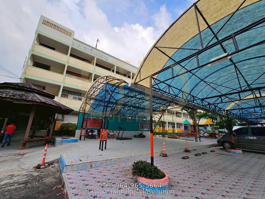 🔥 **ขายที่ดินพร้อมสิ่งปลูกสร้าง ทำเลดอนเมือง ใกล้สนามบินดอนเมือง** 🔥 🏢 **ที่ดิน 3 ไร่ 66 ตร.ว. พร้อมอาคาร 3 ชั้น 3 อาคาร** 4