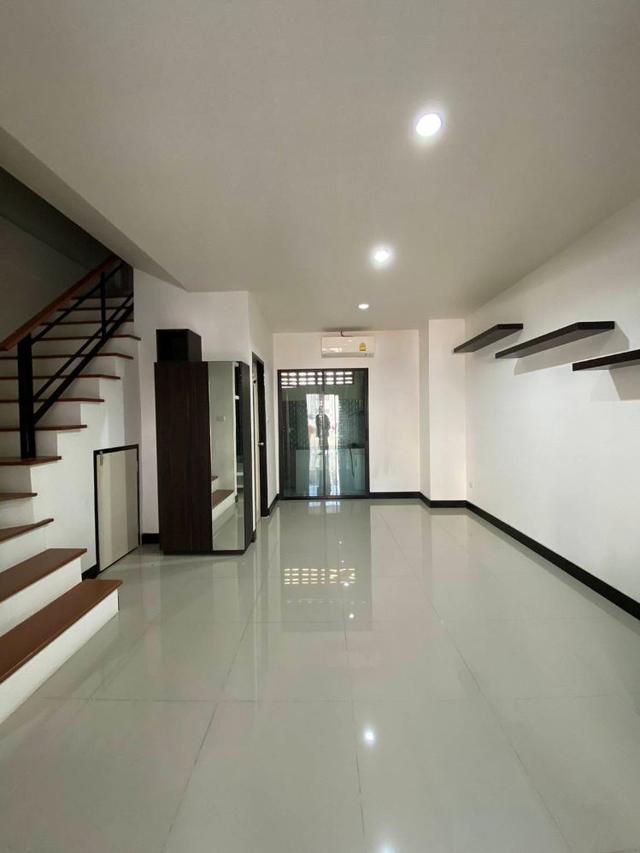 ขายทาวน์โฮม 3 ชั้น หมู่บ้านซิตี้พลัส หนองจอก 3 ห้องนอน 3 ห้องน้ำ ถ.ผดุงพันธ์ ติดตลาดสดหนองจอก ราคาถูกในย่านนี้ 3