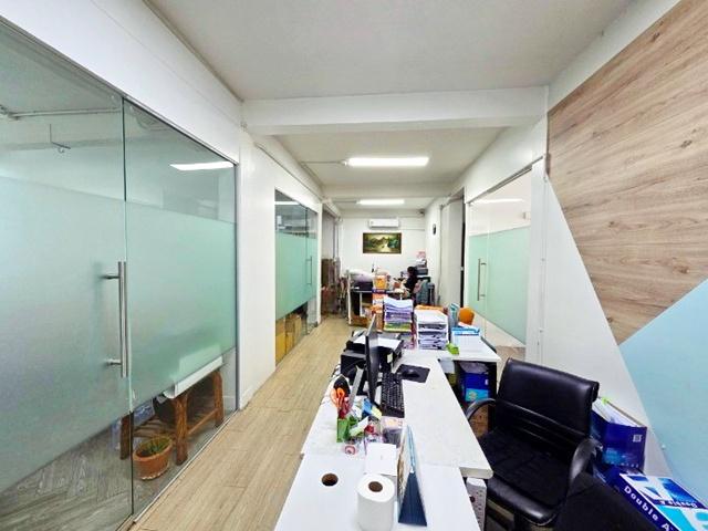 BTSเซนต์หลุยส์ 1.3กม. แม็คโคร สาทร 200ม. สภาอุตสาหกรรม 250ม. หัวมุม 33 ตร.วา. 525 ตร.ม. 4คูหาทะลุถึงกัน 3 นอน เซ็นทรัล ส 2