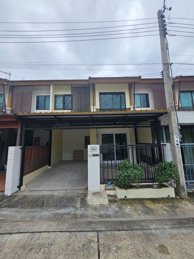 ขายทาวเฮ้าส์ 2 ชั้น หมู่บ้านพฤกษาวิลล์ 57 ทำเลดี เดินทางสะดวก ใกล้ซีคอนสแควร์