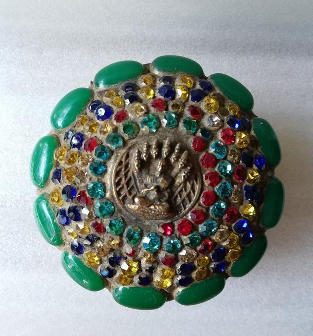 ตลับพระสมเด็จโตปางนาคปรก-สมเด็จโตนั่งบริกรรมคาถา ลายฉลุประดับพลอยสีเม็ดคริสตัน