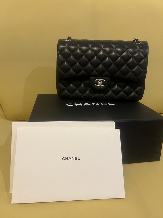 กระเป๋า Chanel Classic Jumbo สภาพใหม่มาก อยู่แต่ในกล่อง ครบทุกชิ้นพร้อมใบรับประกันจาก shop ในพารากอน