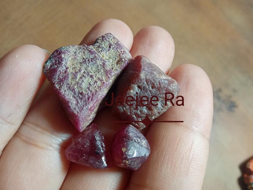 ทับทิมดิบธรรมชาติไม่ทราบแหล่งกำเนิด