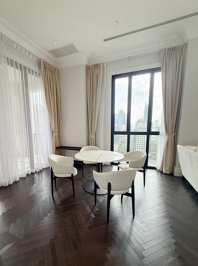 Ultra Luxury 2 Bedroom unit on Wireless Road. 4