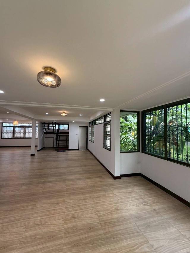 บ้านให้เช่า143ตรว.ถ.รามคำแหง60เข้าทางรามคำแหง68และกรุงเทพกรีฑา7สามารถจดในนามบริษัทได้ จอดรถได้หลายคัน ถนนหน้าบ้านกว้าง เดินทางสะดวก ว่างพร้อมเข้าอยู่ 3