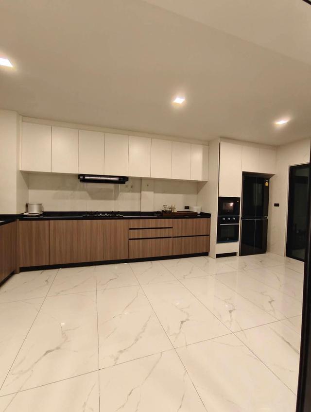 Chokchai village 9 for rent 5 bedroom  18