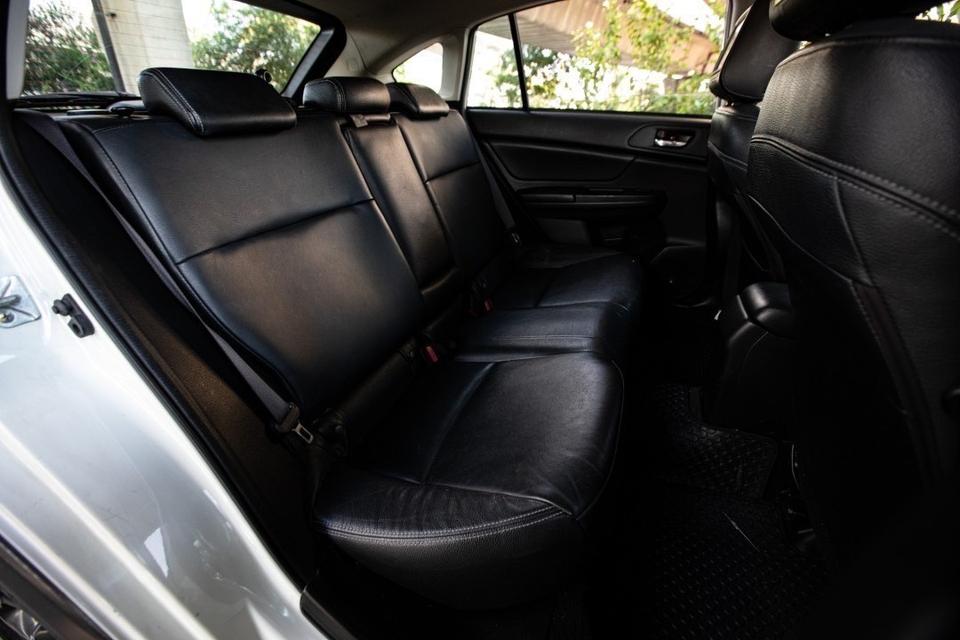 Subaru Xv 2.0i AWD สีขาว ปี 2014 มือเดียวป้ายแดง 12